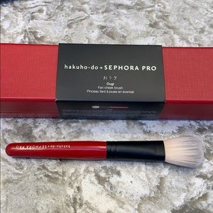 BOGO Hakuhodo + Sephora pro Ougi fan cheek brush